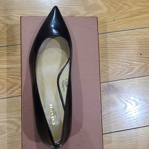 Low Heel COACH Shoes. BLACK COLOR, SIZE 9. - Picture 9 of 12